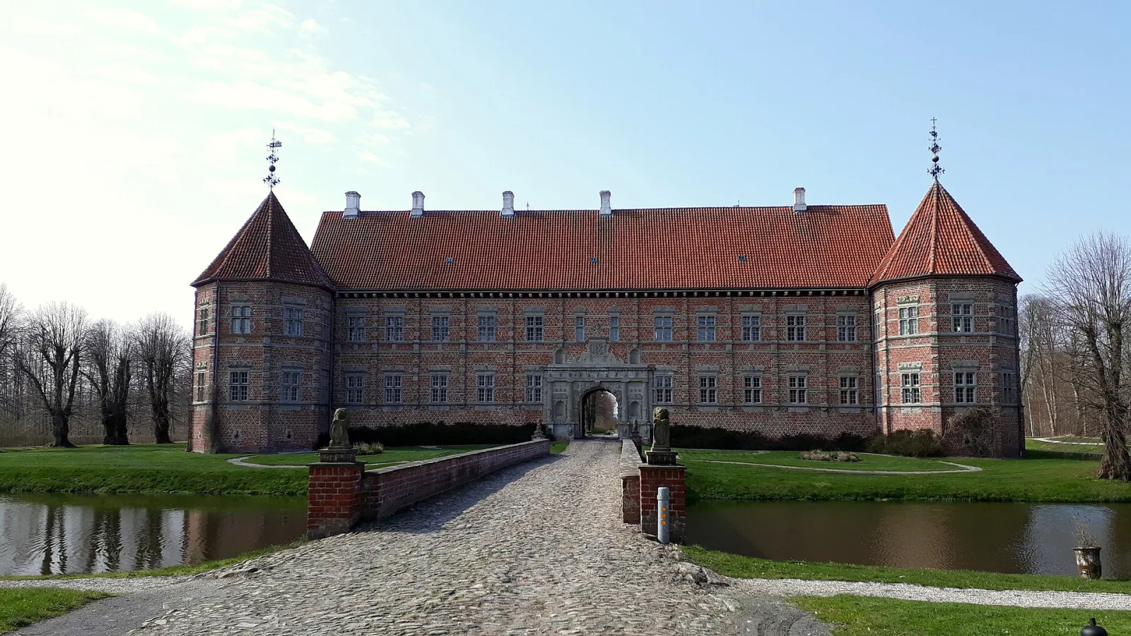 Voergaard Slot – Foto bei Wikimedia Commons