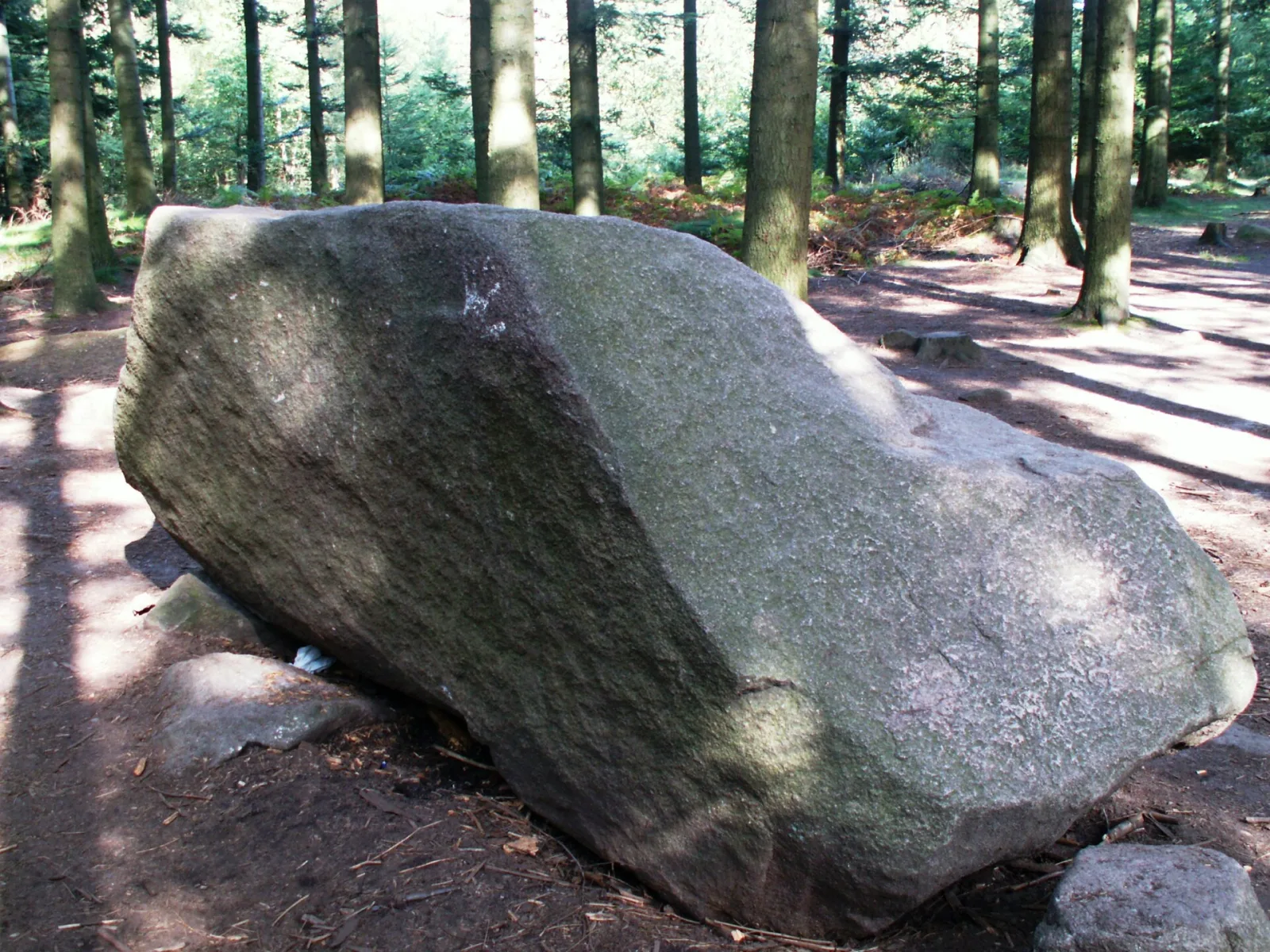 Rokkestenen – foto fra Wikimedia Commons