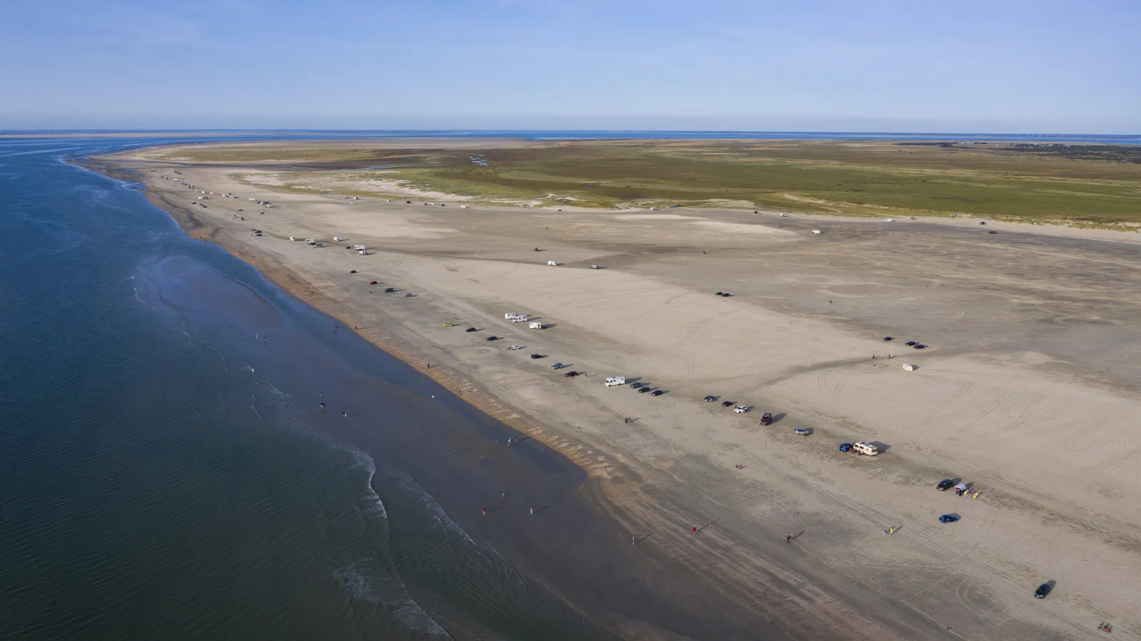 Lakolk Strand auf Rømø aus der Luft mit breitem Sandstrand und Nordsee