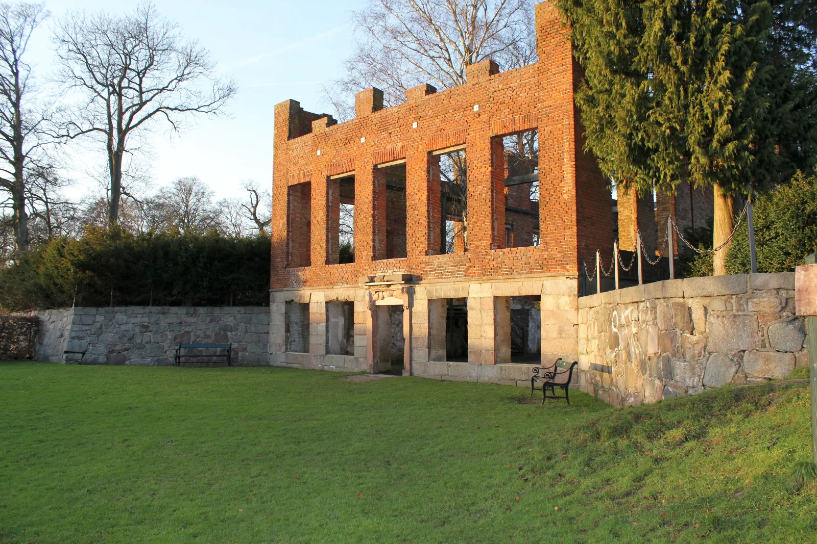 Aldershvile Slotsruin – foto fra Wikimedia Commons