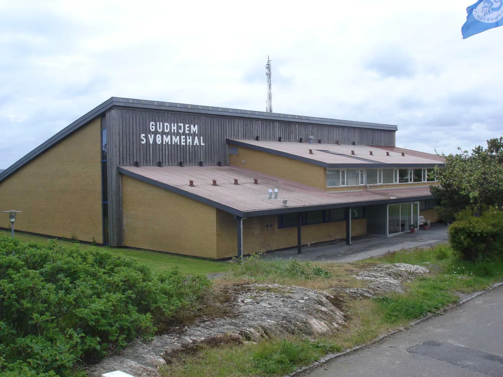 Gudhjem Svømmehal – foto fra Wikimedia Commons