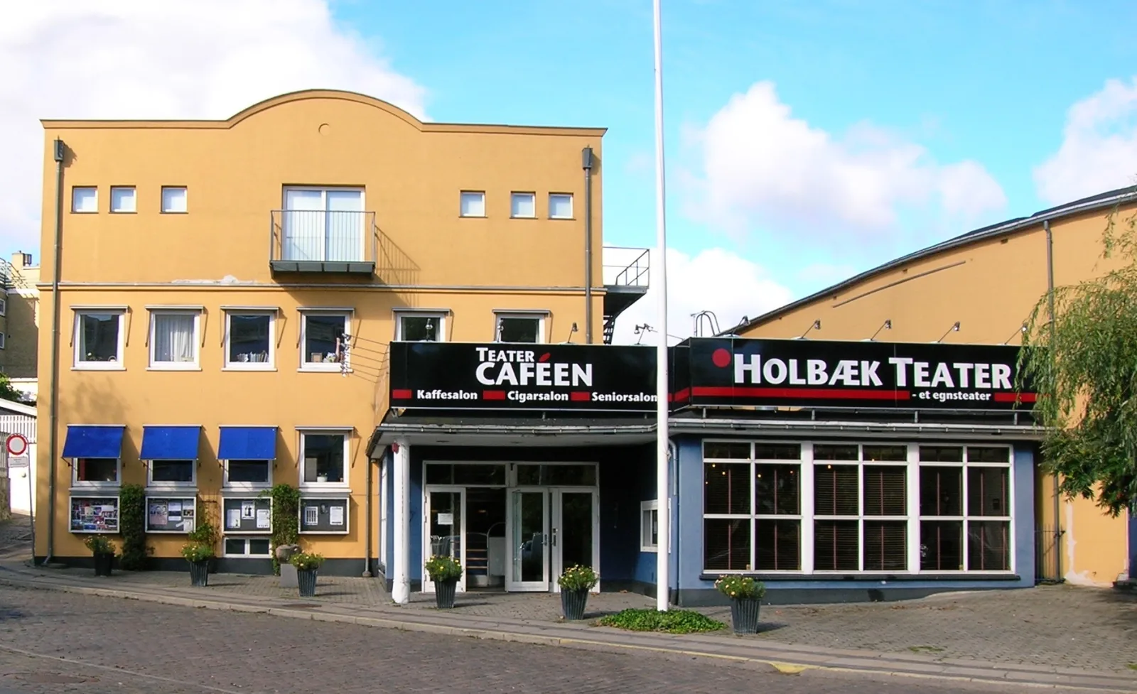 Holbæk Teater – foto af 80eren at Danish Wikipedia på Wikimedia Commons (public domain)