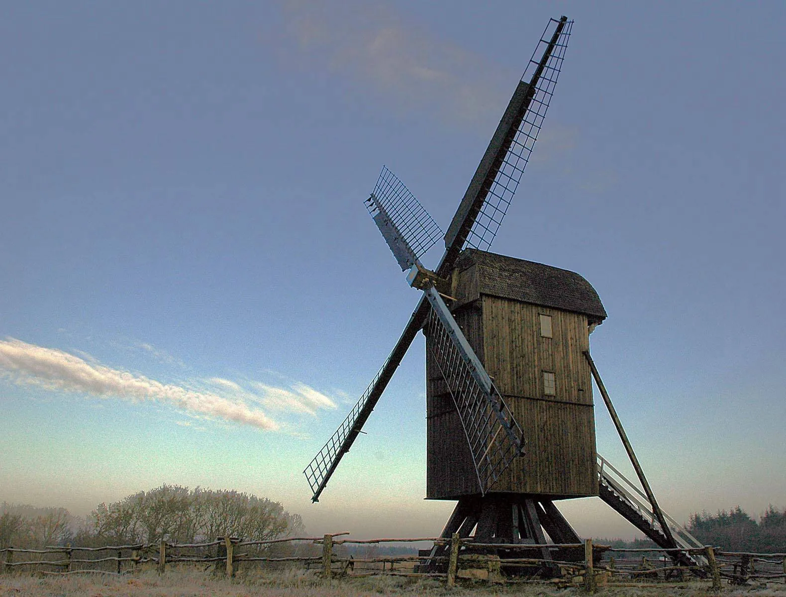Hjerl Hedes stubmølle – Foto von Wikimedia Commons contributor auf Wikimedia Commons (public domain)