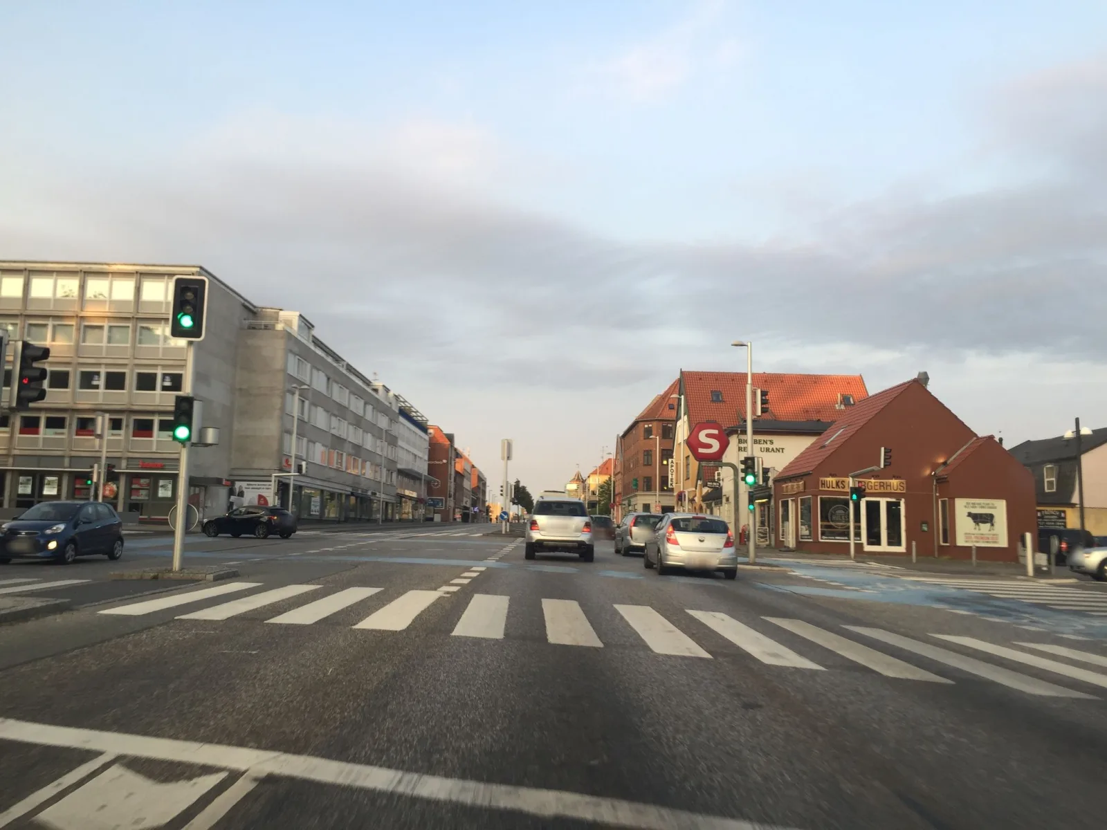 Mapillary-foto nær Hulk's BurgerHus