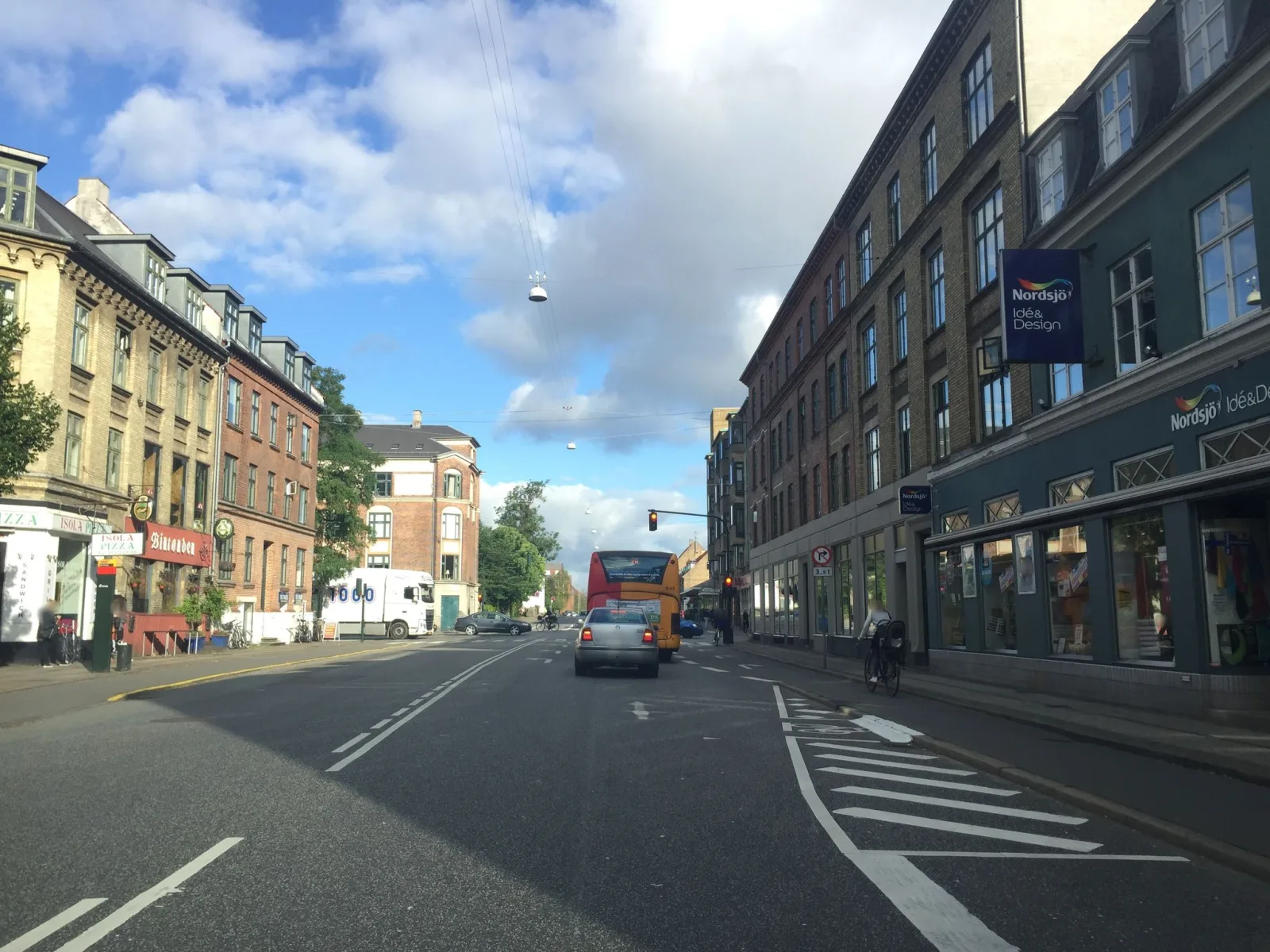 Mapillary-Foto in der Nähe von Isola Pizzaria