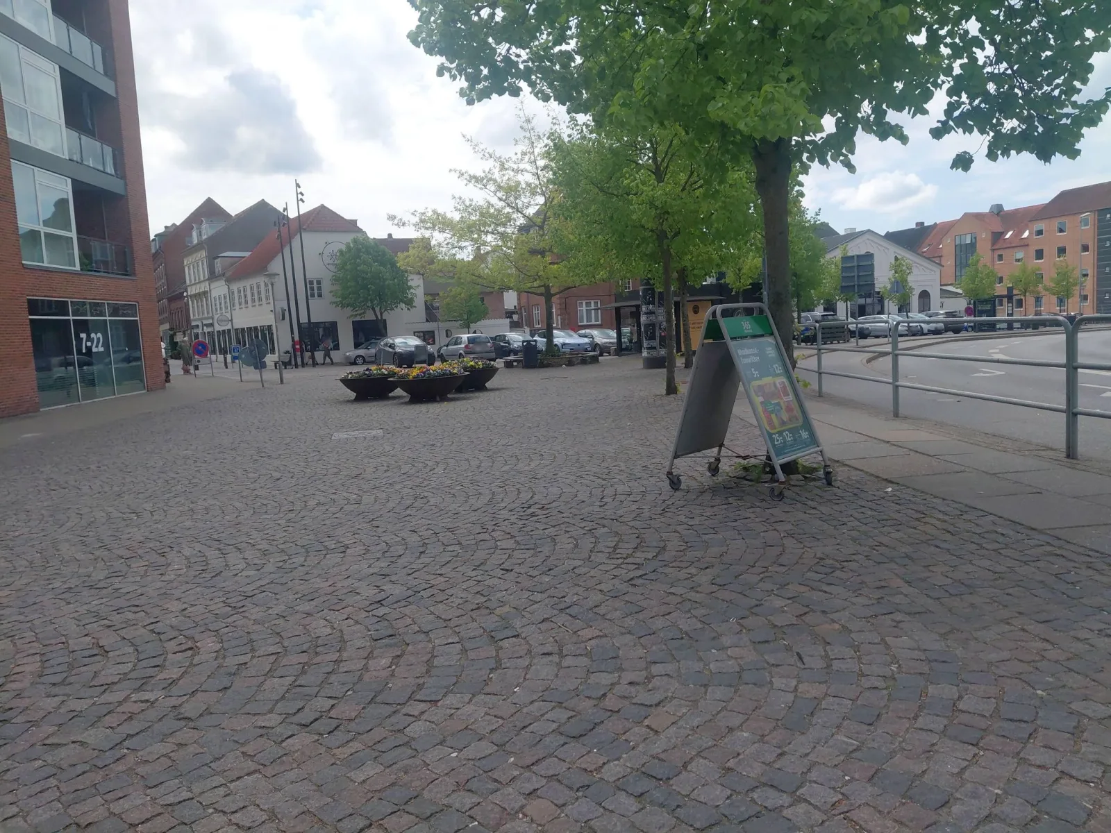Mapillary-foto nær Simply Delicious