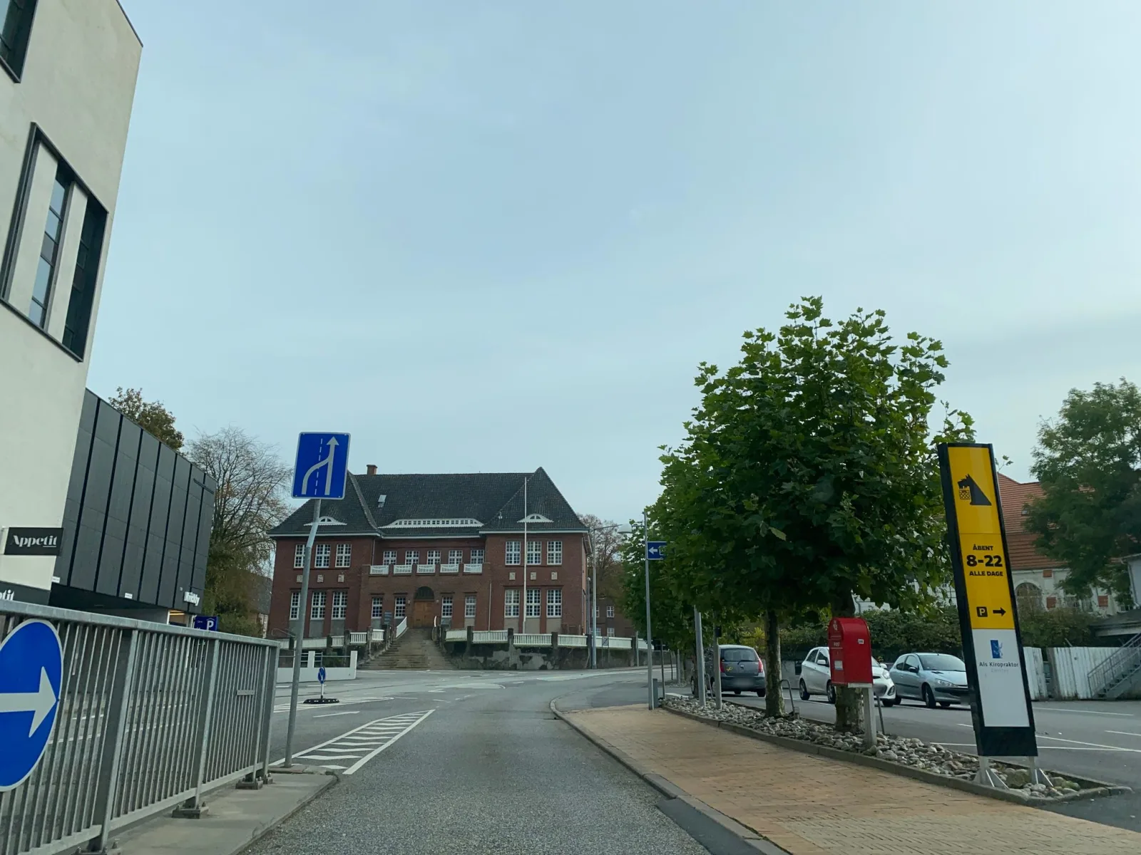 Mapillary-Foto in der Nähe von Sushi & More
