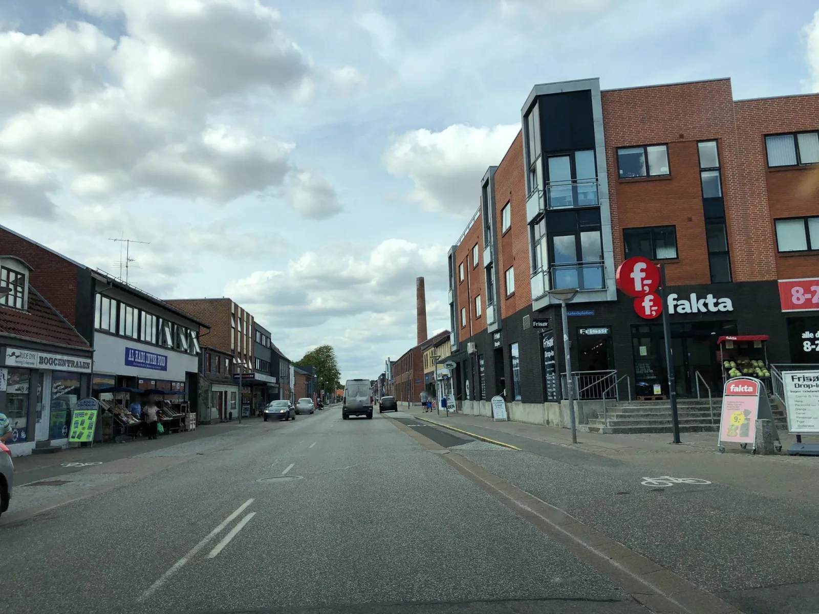 Mapillary-Foto in der Nähe von Snejanas kager
