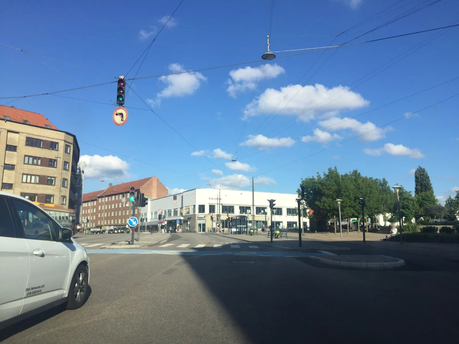 Mapillary-Foto in der Nähe von Jonas Pizza