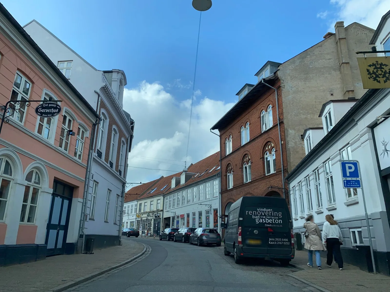 Mapillary-Foto in der Nähe von Town Burger & Pizza