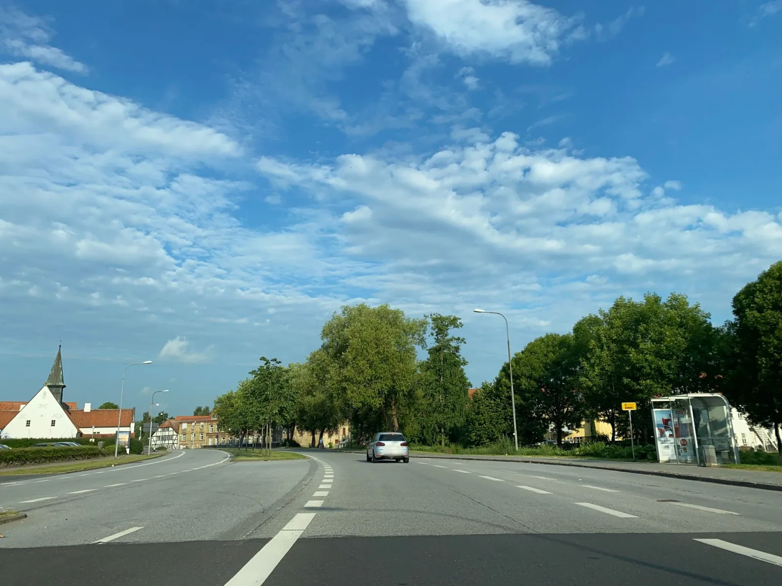 Mapillary-Foto in der Nähe von Tram grill og is