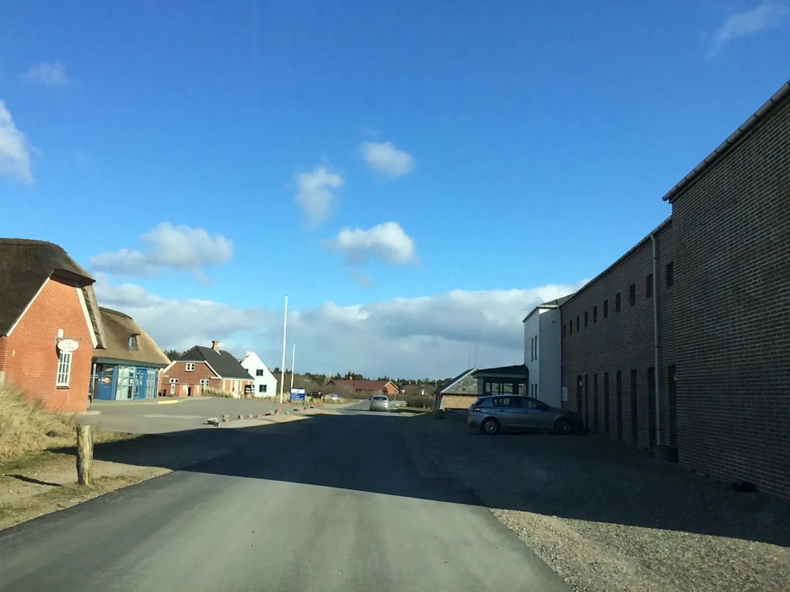 Mapillary-Foto in der Nähe von Sunset Cafe