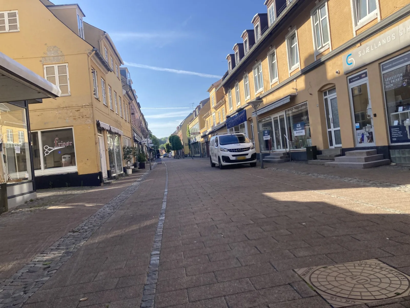 Mapillary-foto nær Karl-e Cafe