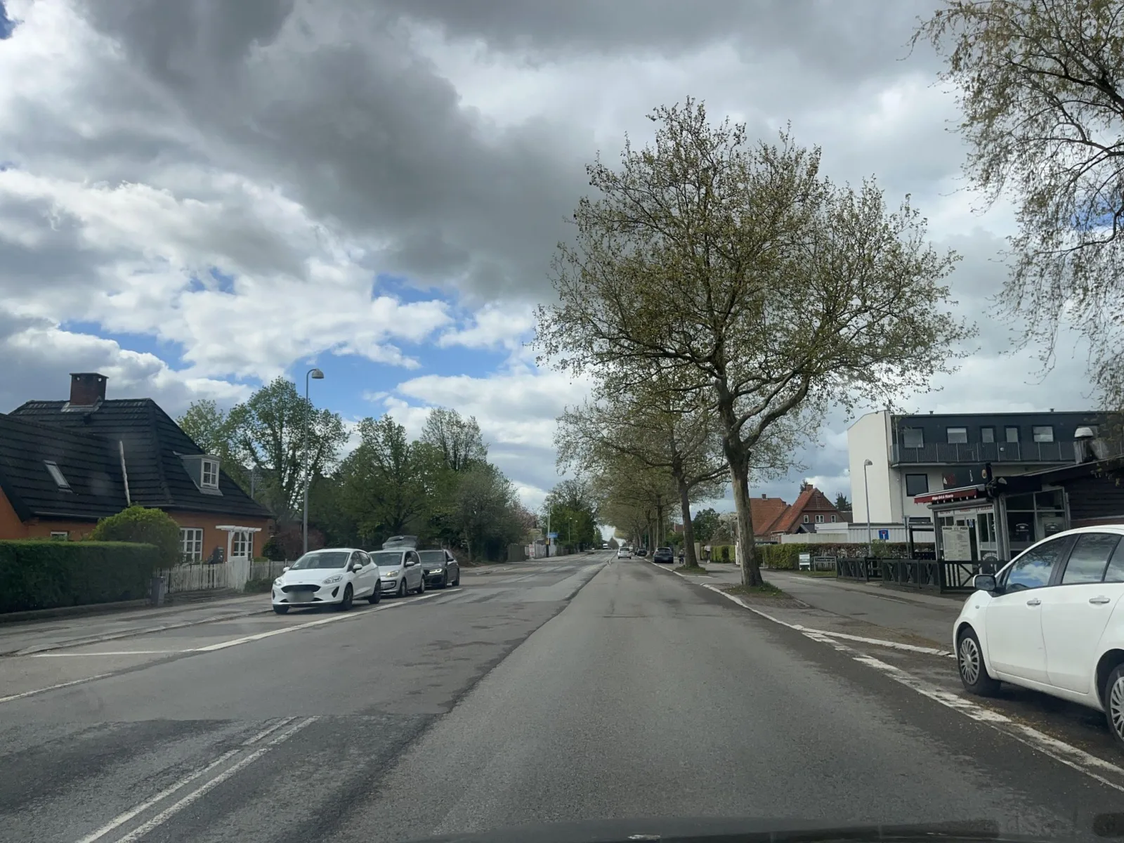 Mapillary-Foto in der Nähe von Kingo Grill & Pizza