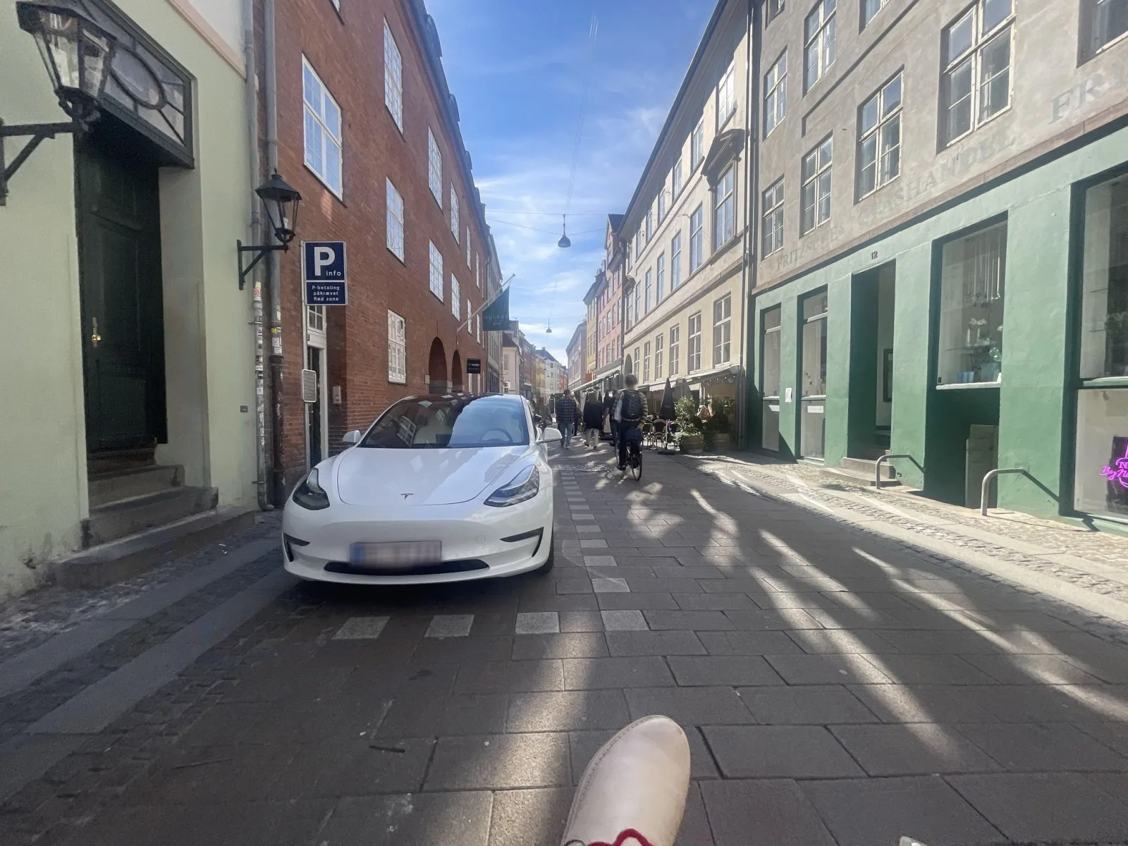 Mapillary-Foto in der Nähe von Kompa'9