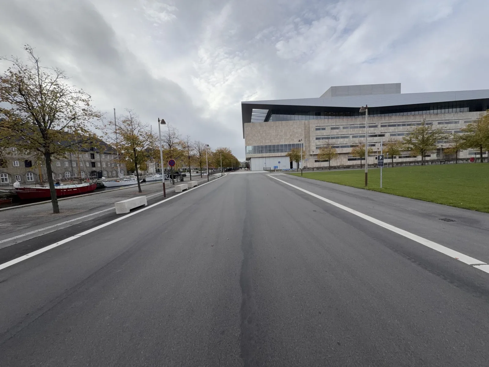 Mapillary-Foto in der Nähe von Kon Tiki