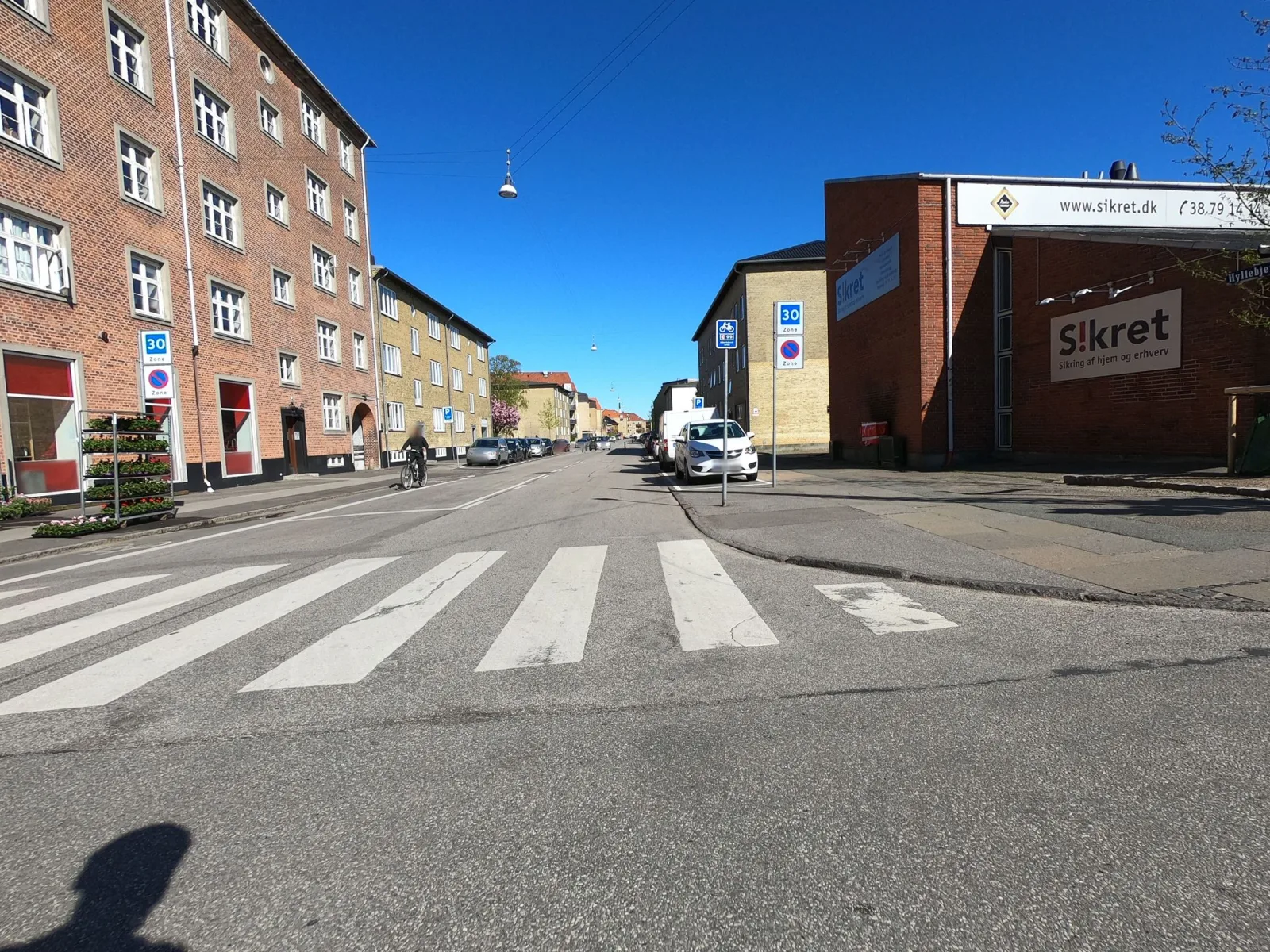 Mapillary-Foto in der Nähe von Kvali Bar