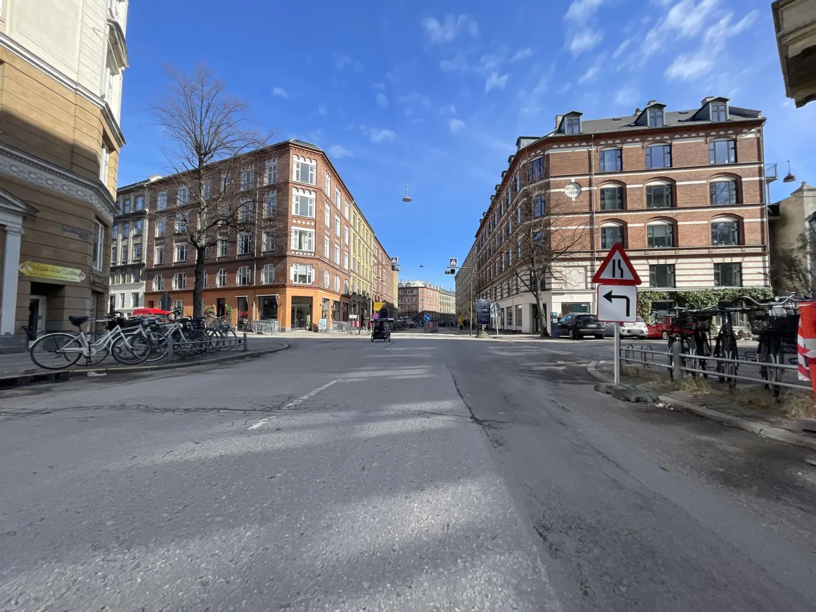 Mapillary-Foto in der Nähe von MAUI Poke Østerbro