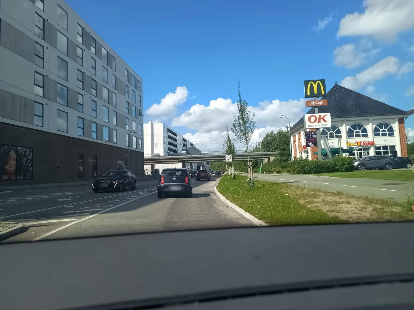 Mapillary-foto nær McDonald's