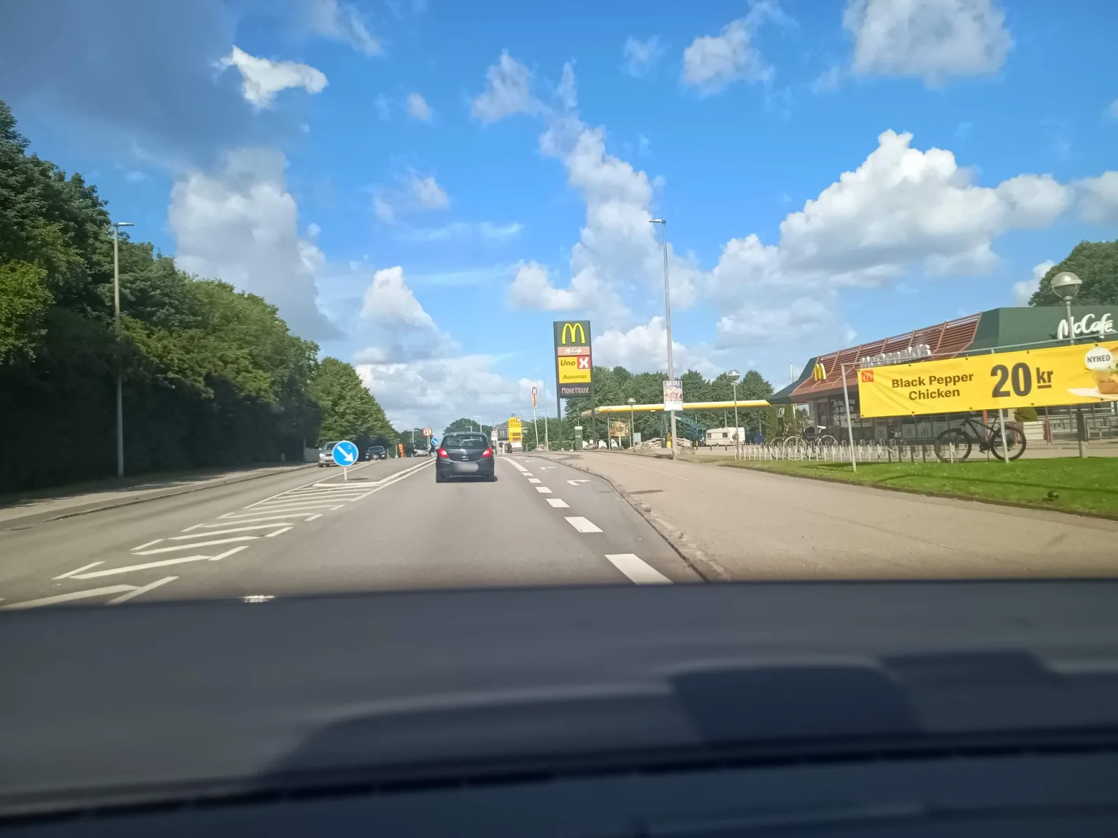 Mapillary-foto nær McDonald's