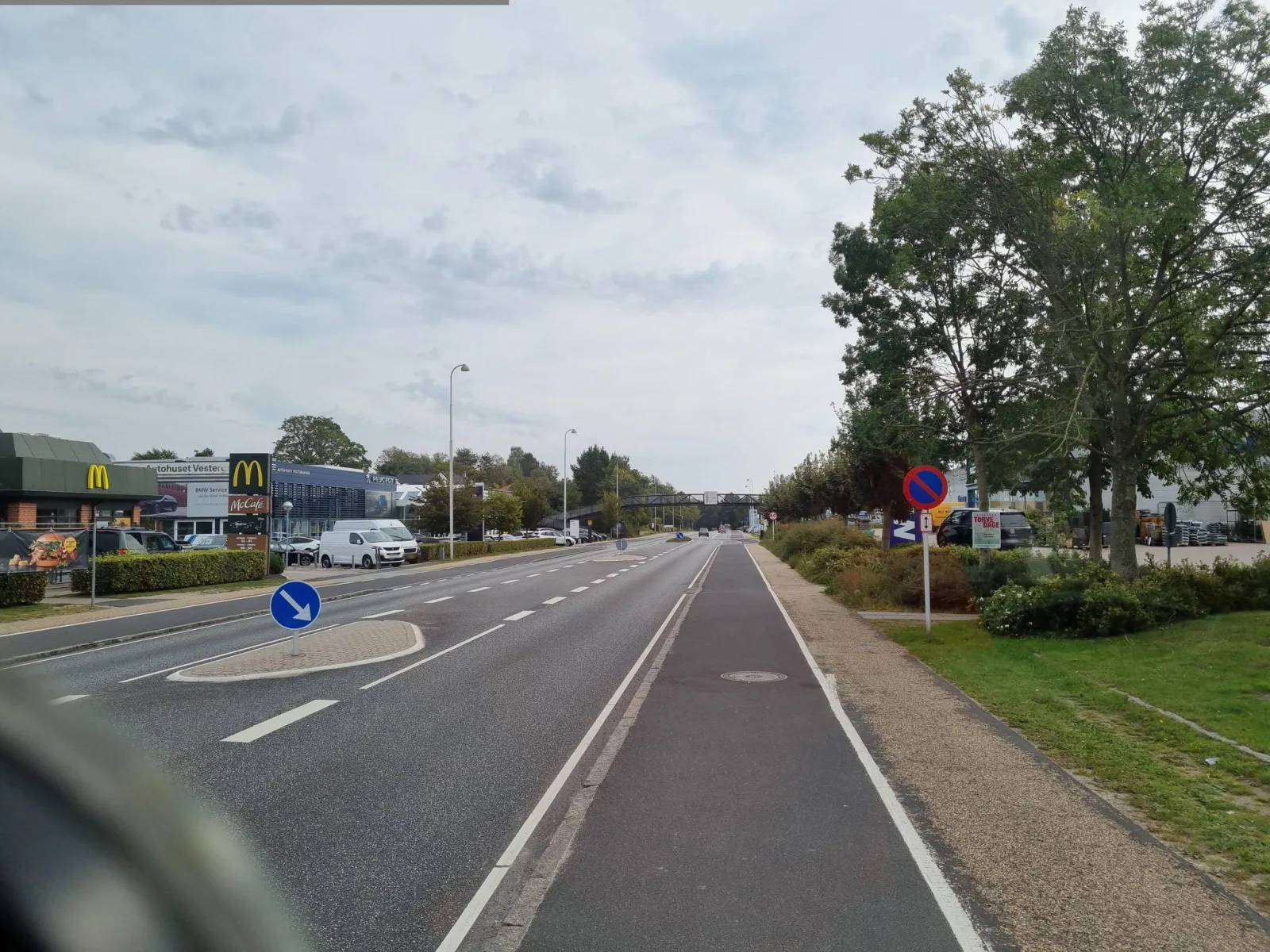 Mapillary-foto nær McDonald's