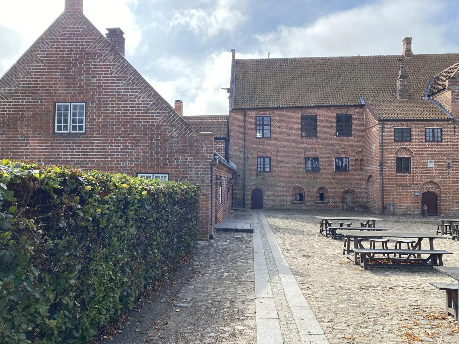 Mapillary-Foto in der Nähe von Møllecafeen