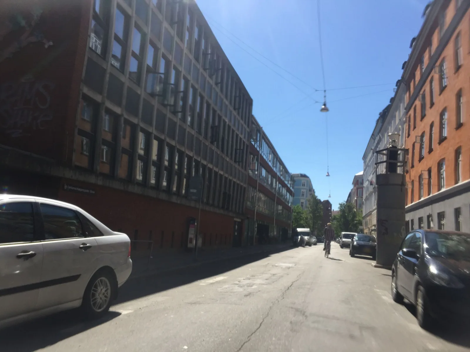 Mapillary-foto nær Mood Food
