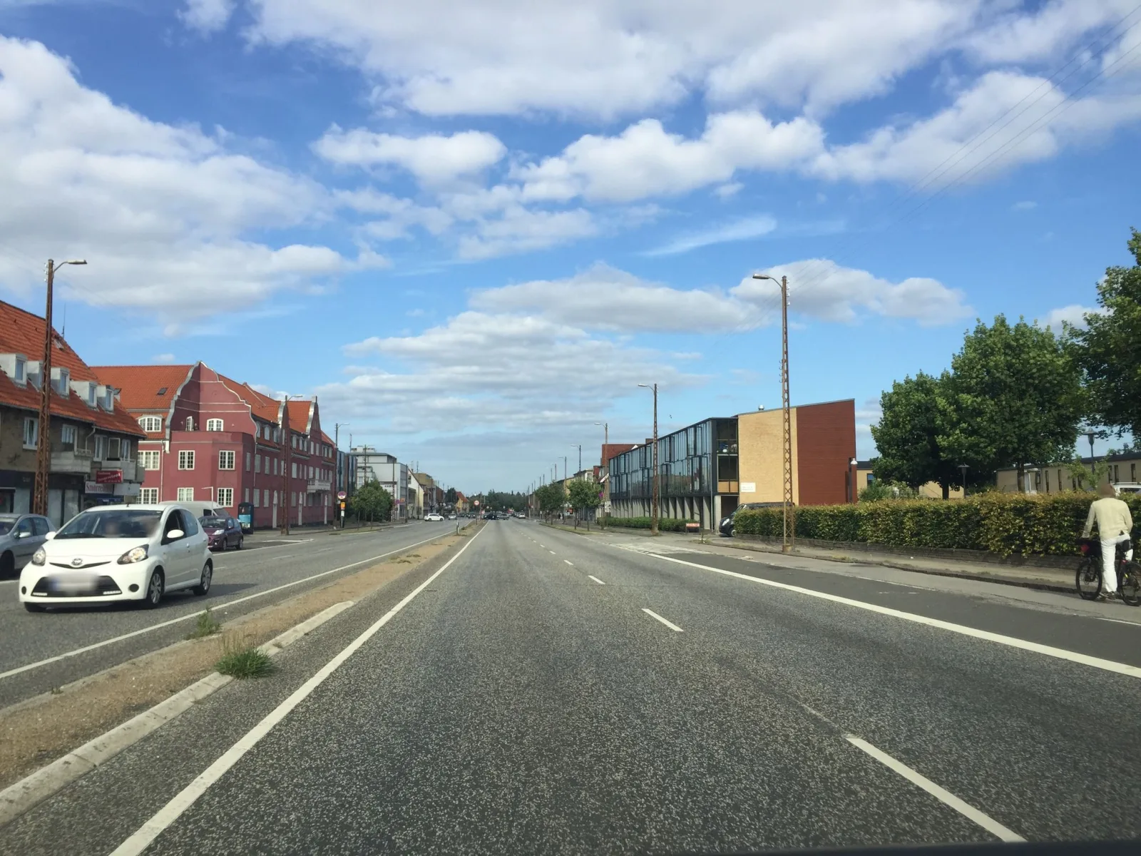 Mapillary-Foto in der Nähe von Moshi Mao Sushi