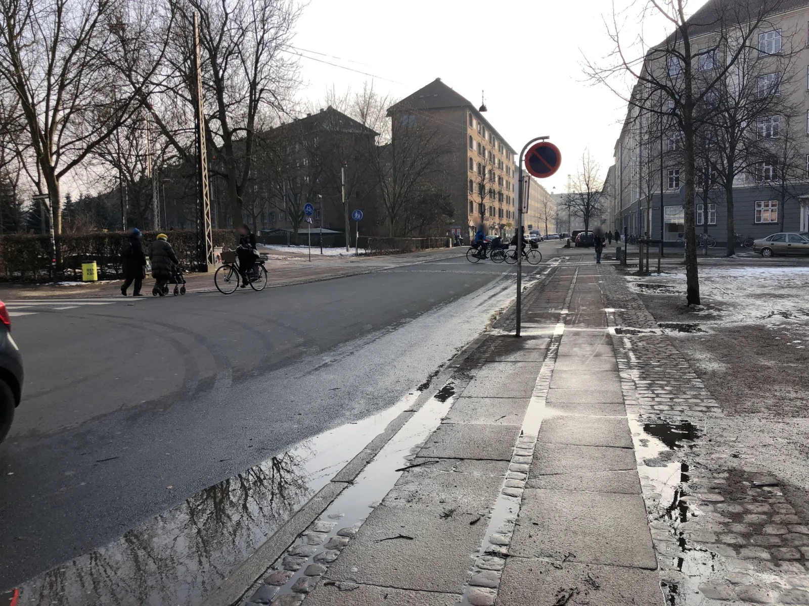 Mapillary-Foto in der Nähe von Neighborhood