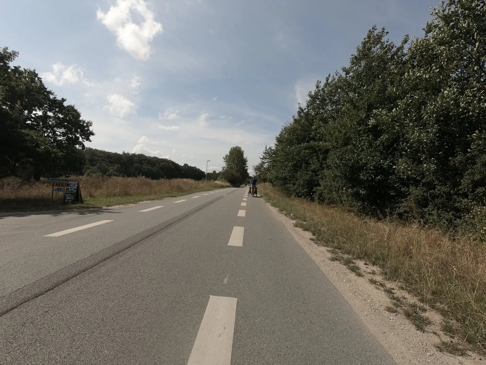 Mapillary-Foto in der Nähe von Tothavens Besøgsgård & Gårdmejeri