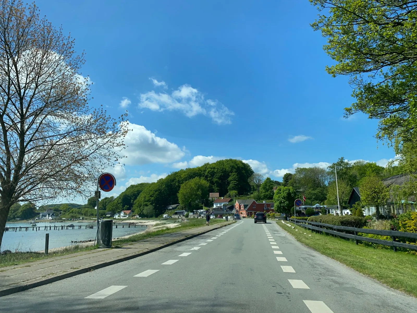 Mapillary-Foto in der Nähe von Badegewässer: SØNDERBALLE STRAND