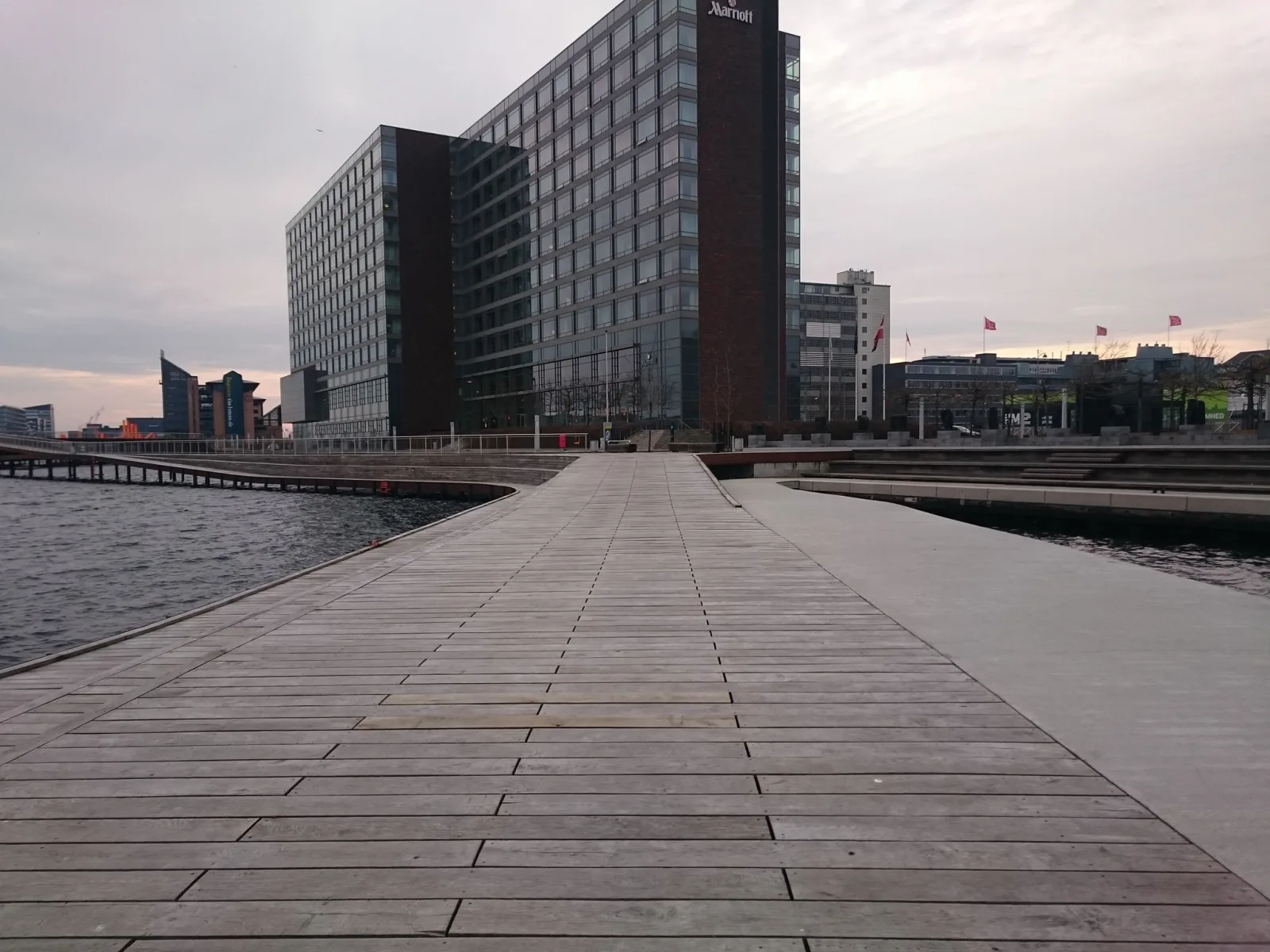 Mapillary-foto nær Badevand: KALVEBOD BØLGE BADEZONE