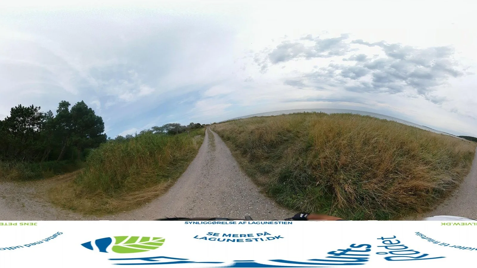 Mapillary-foto ved Badegewässer: BJØRNEBÆK - UNDERSTATION DKBW1124 KRISTIANSHOLM PLANTAGE STRAND