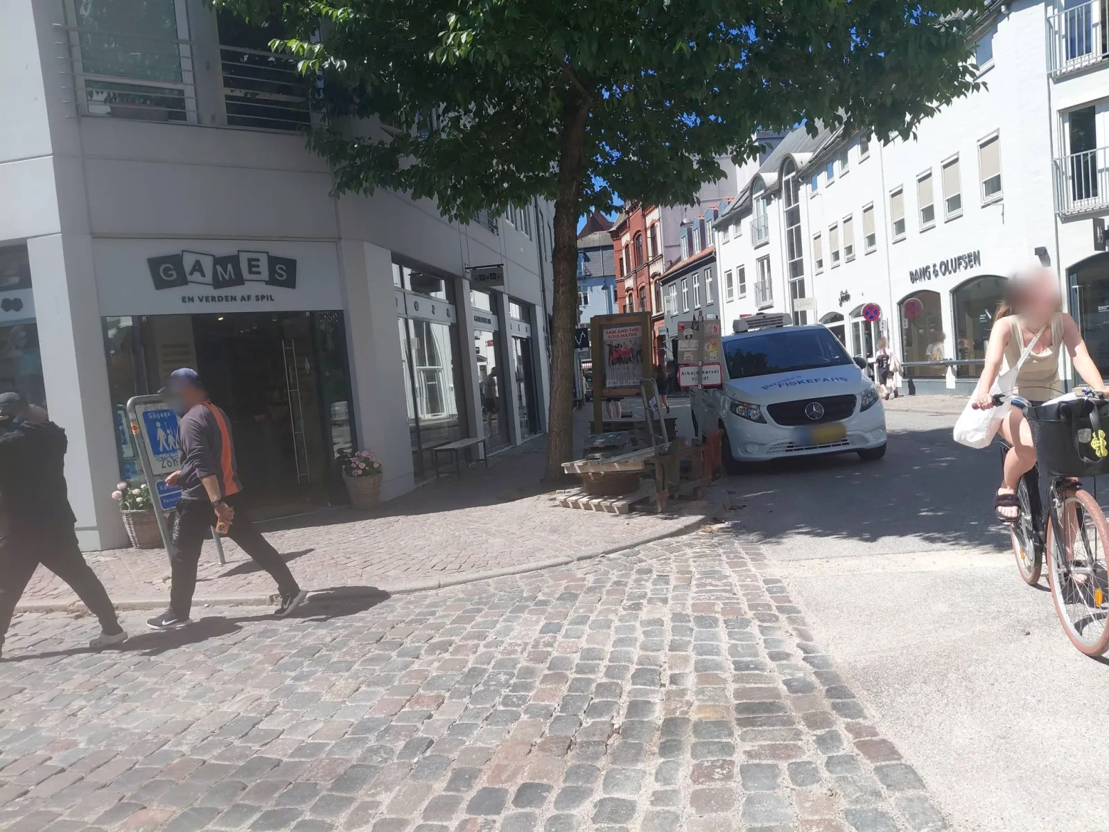 Mapillary-foto nær Aboutcuts - Amalie Bang