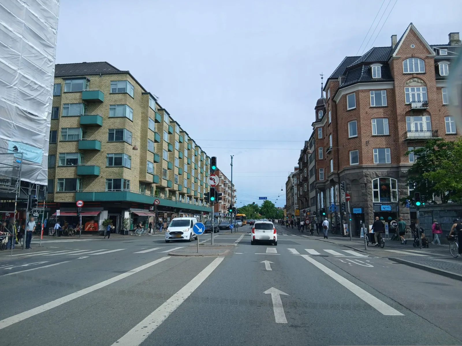Mapillary-Foto in der Nähe von The Yoga Flat