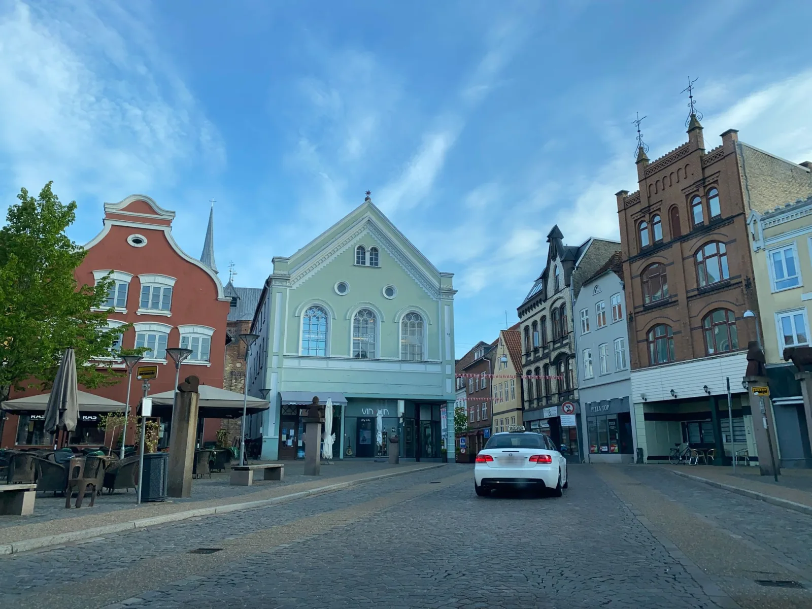 Mapillary-Foto in der Nähe von Kosmorama