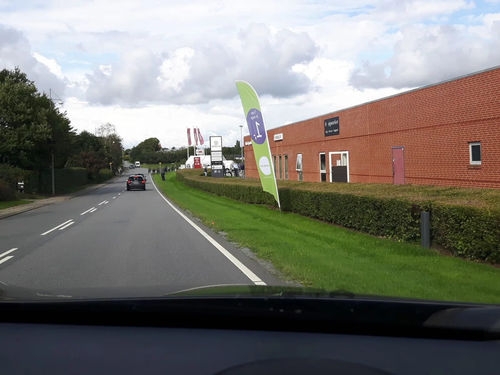 Mapillary-Foto in der Nähe von LOOP Fitness