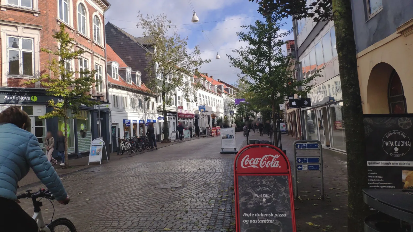 Mapillary-Foto in der Nähe von Istanbul Barbeque