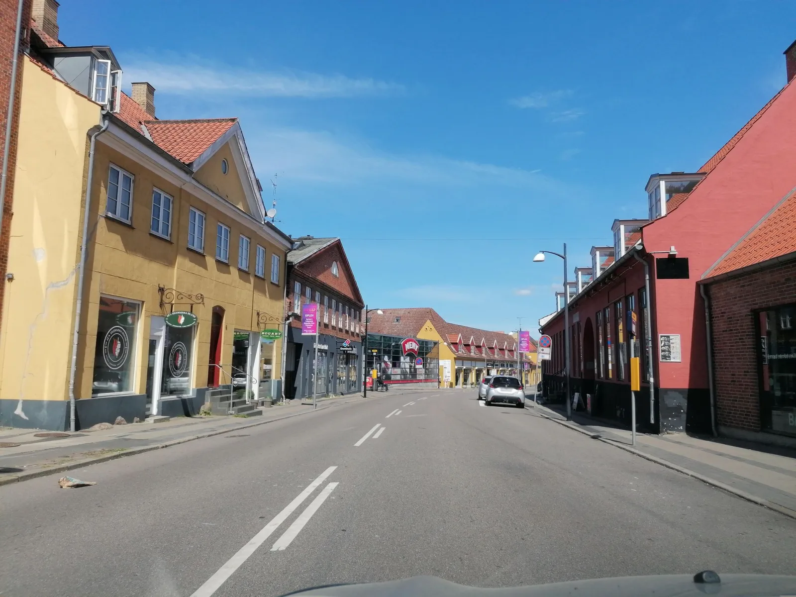 Mapillary-Foto in der Nähe von Riva Kebab