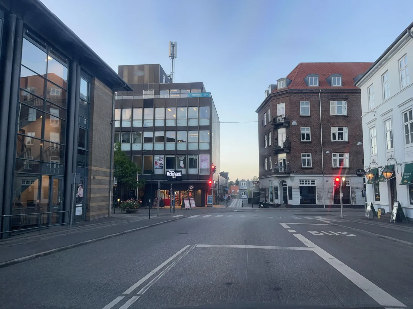 Mapillary-Foto in der Nähe von Sakeya Sushi og Bar