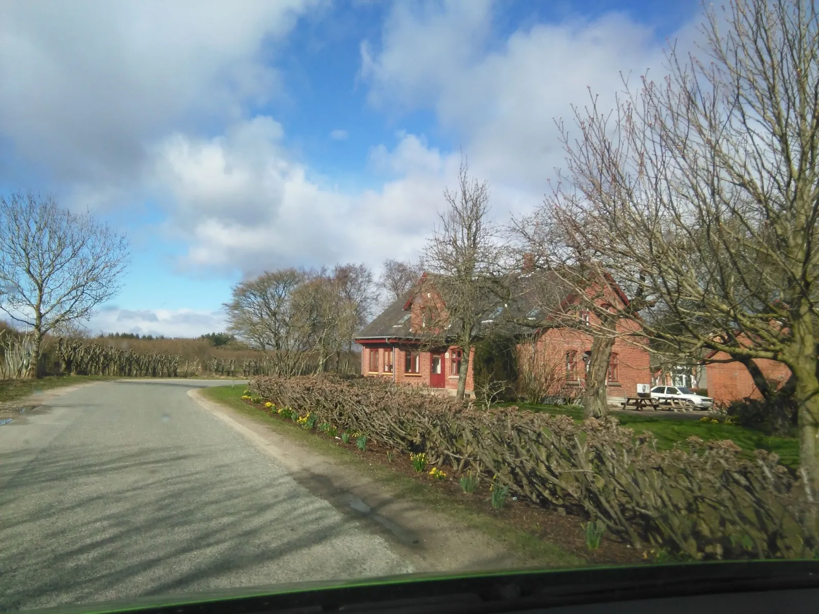 Mapillary-Foto in der Nähe von Jordbrugets Uddannelsescenter Bredballegård