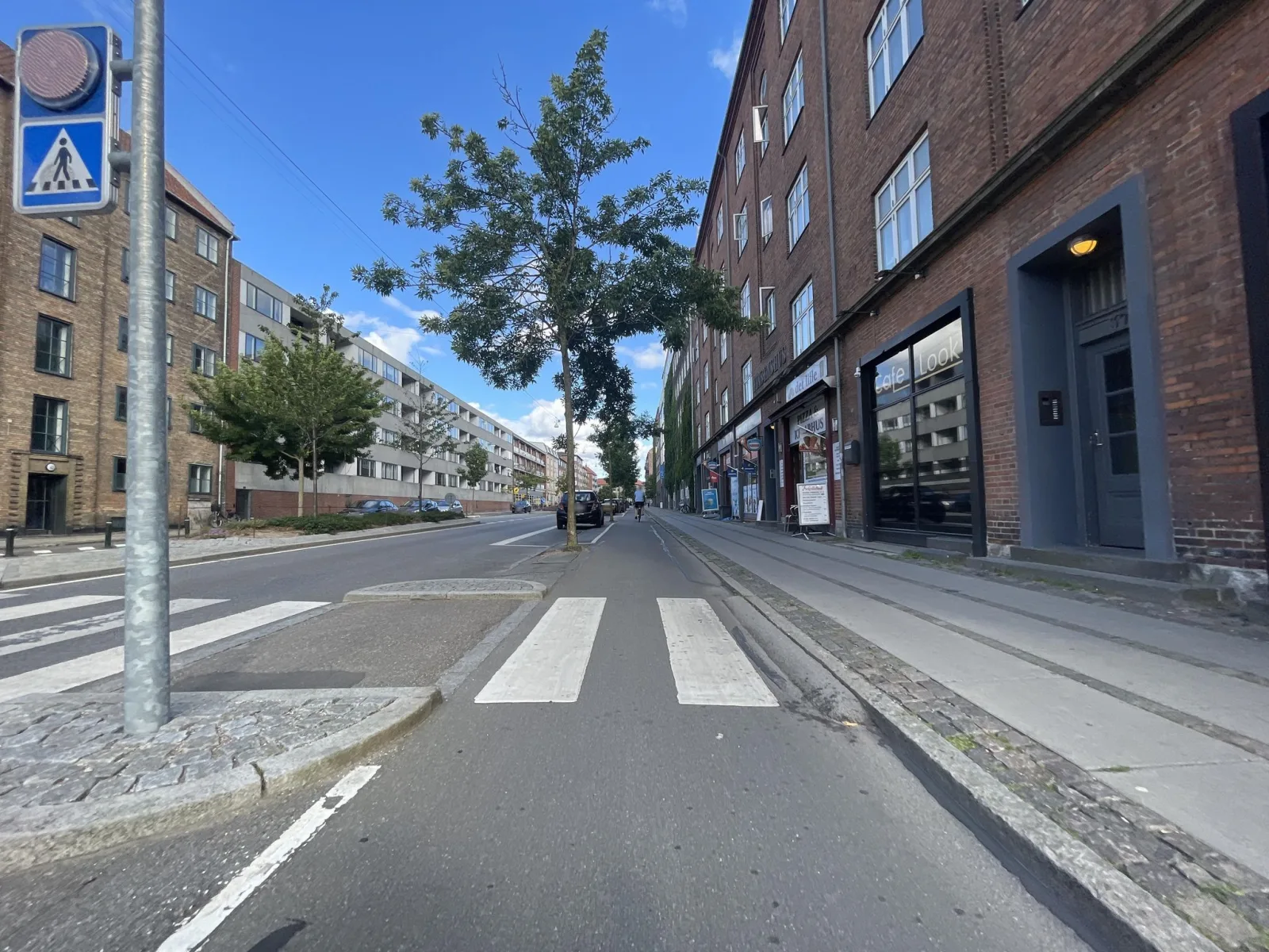 Mapillary-foto nær Det lille pizzahus