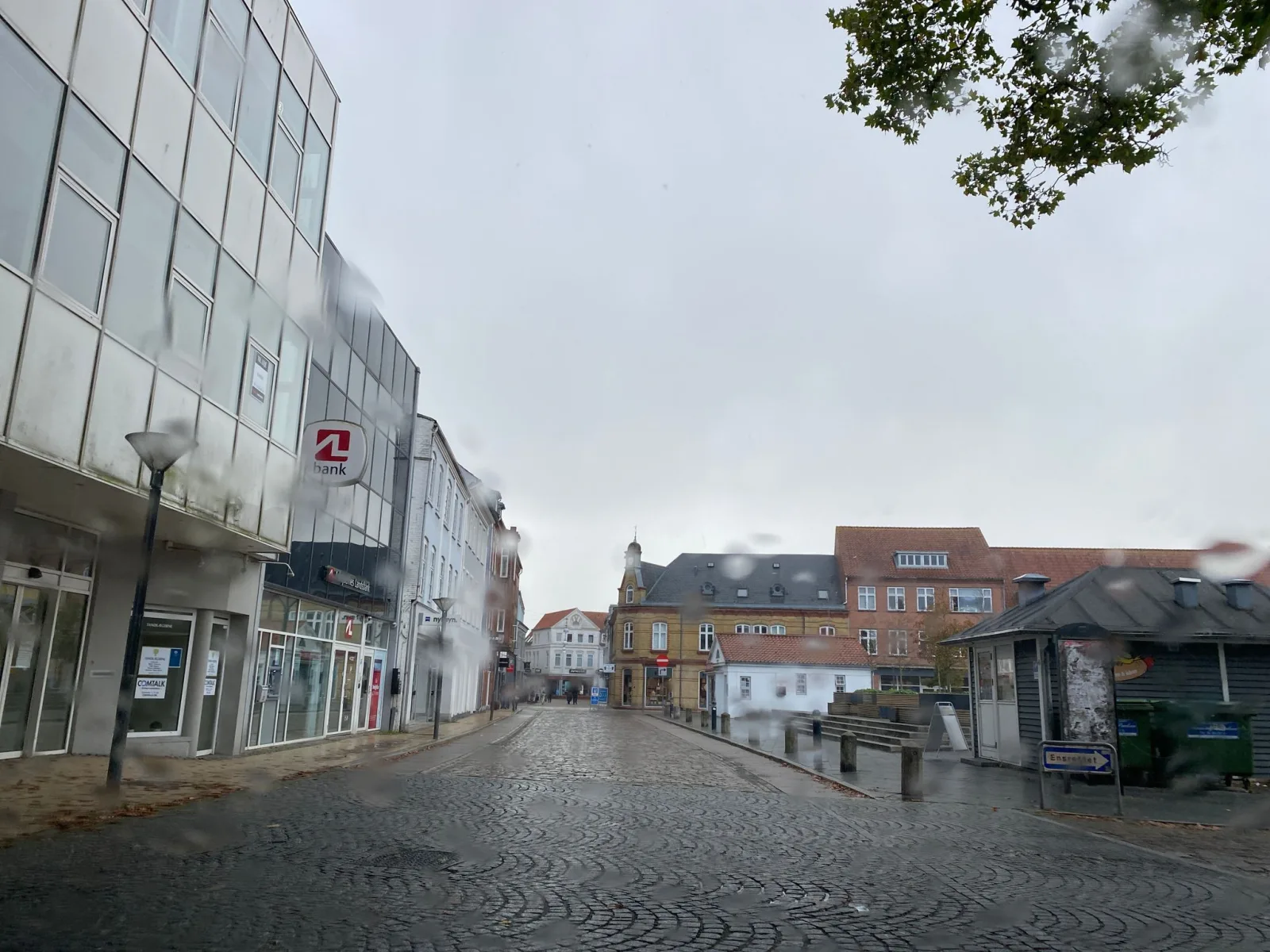 Mapillary-Foto in der Nähe von Kings Restaurant