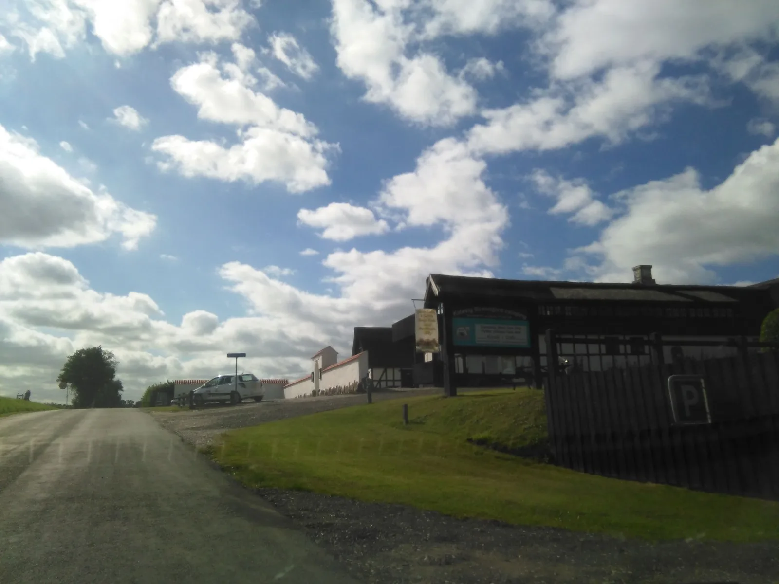 Mapillary-foto nær Kaløvig Strandgård Cafè