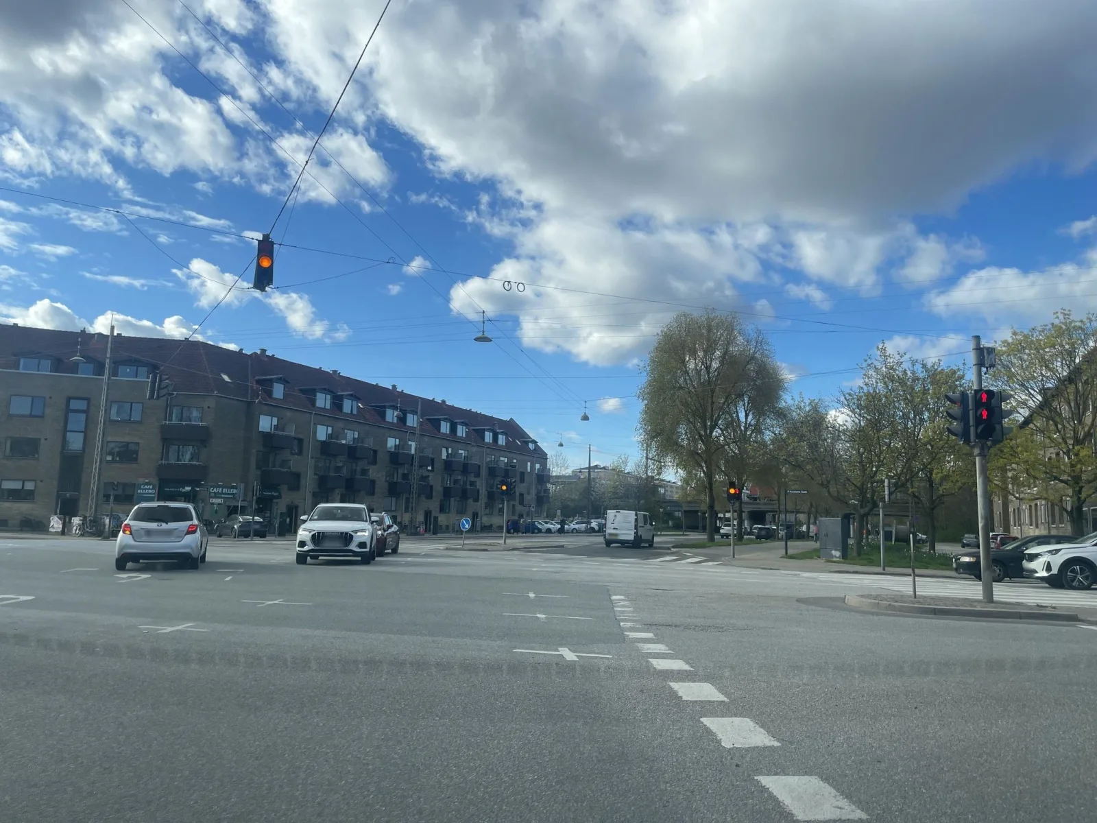 Mapillary-foto nær Dilans Pizza