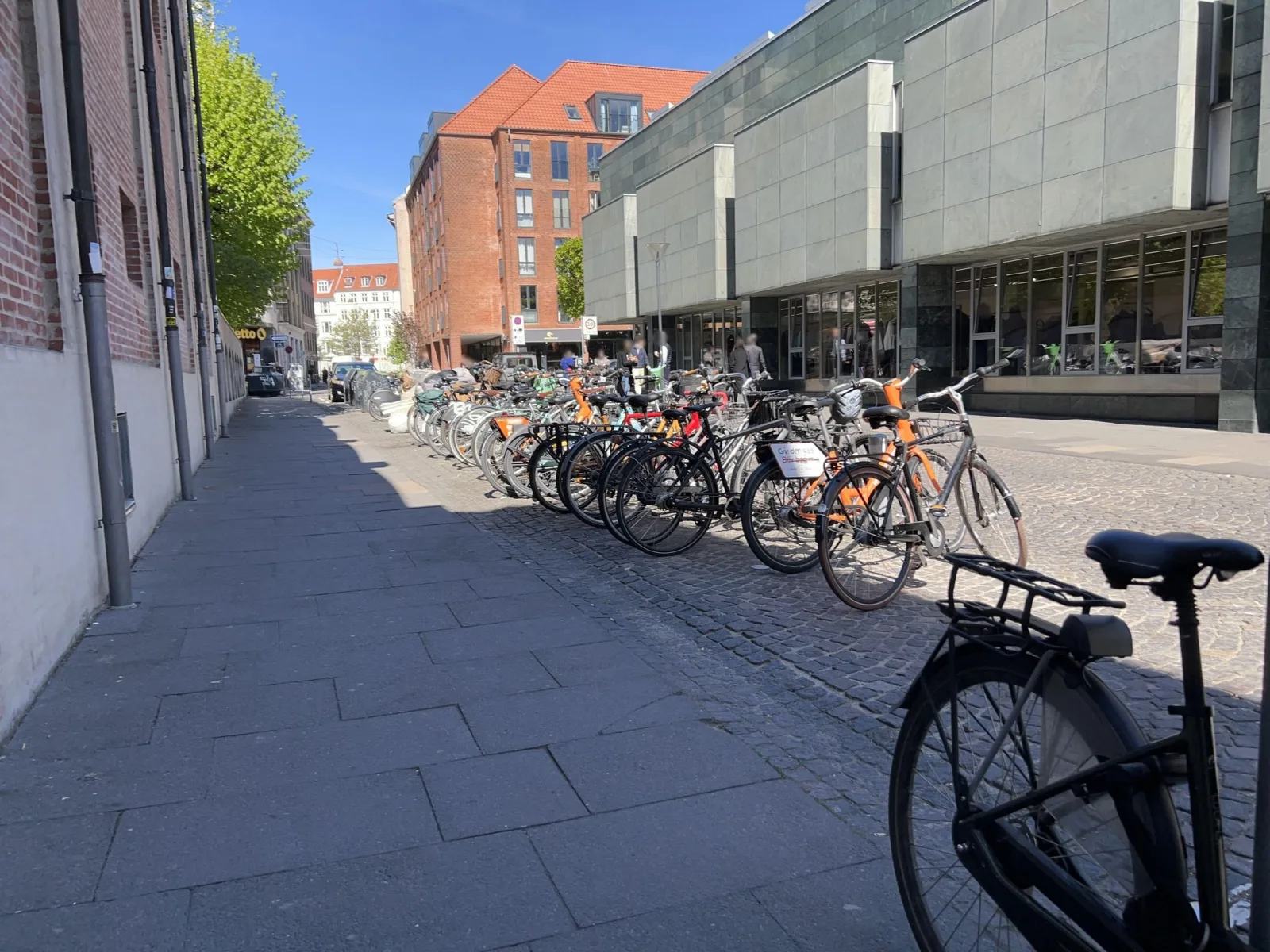 Mapillary-foto nær Dons Deli