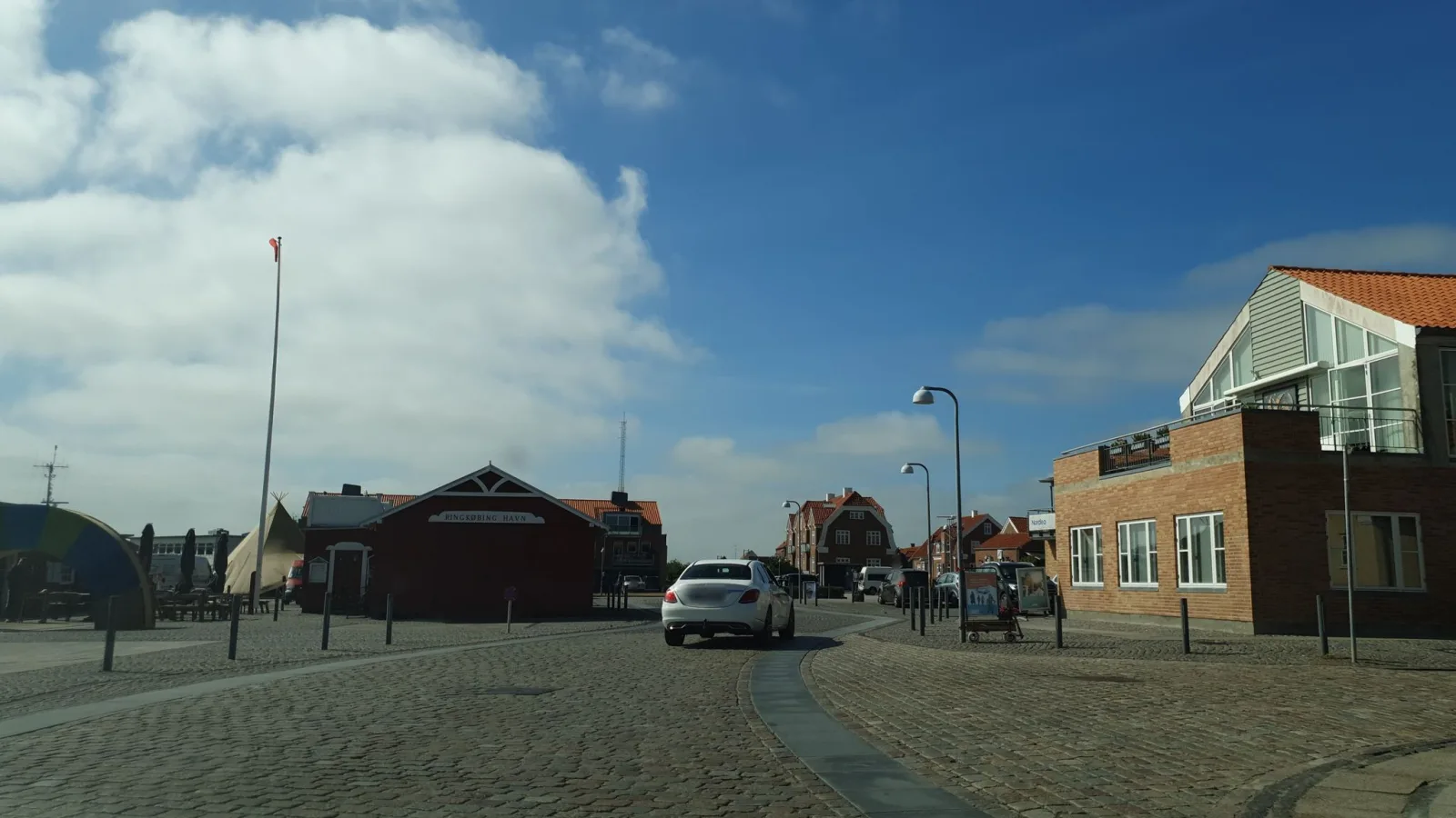 Mapillary-Foto in der Nähe von Kræs Café og Butik