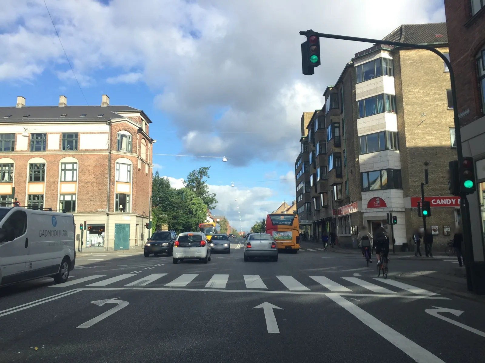 Mapillary-Foto in der Nähe von Enricco Pizzeria