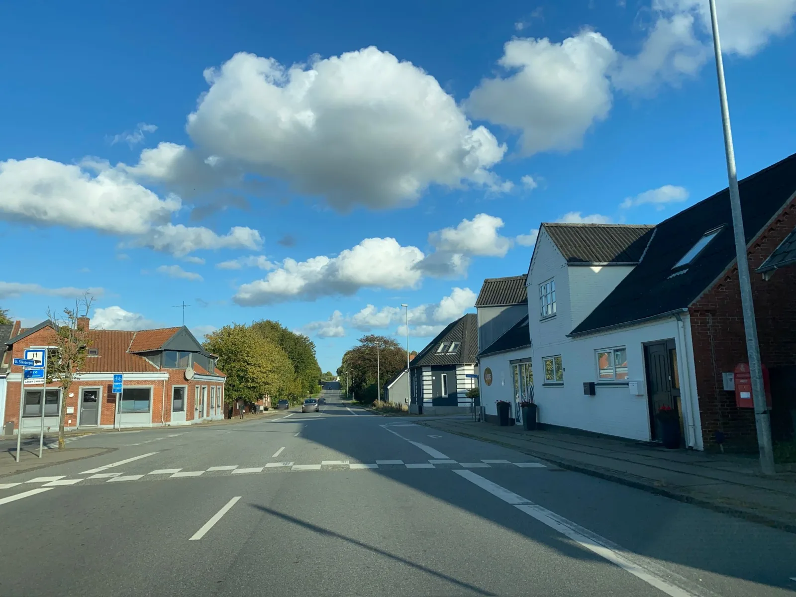 Mapillary-Foto in der Nähe von Låsby Pizza