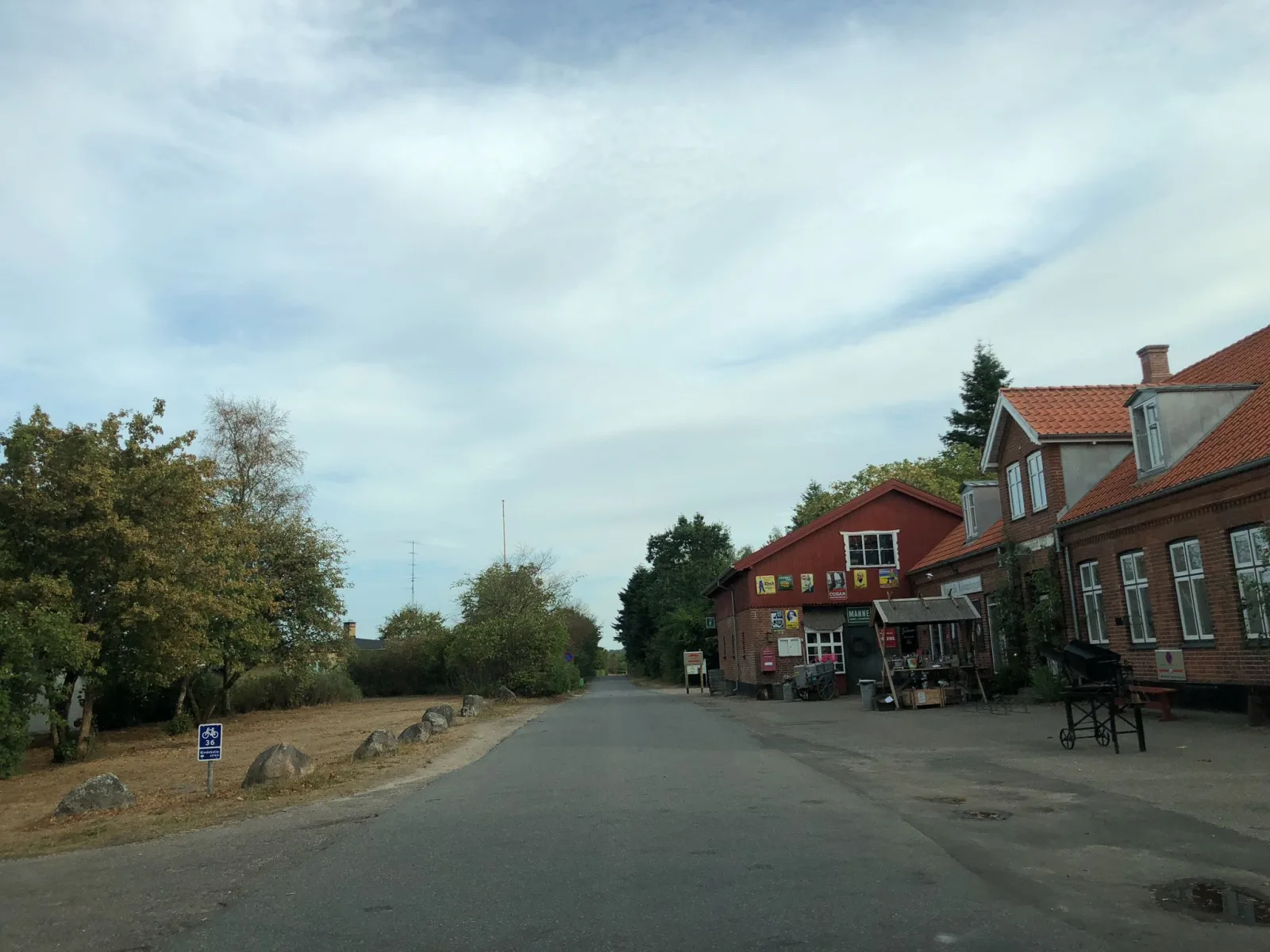 Mapillary-Foto in der Nähe von Bindeballe Købmandsgaard